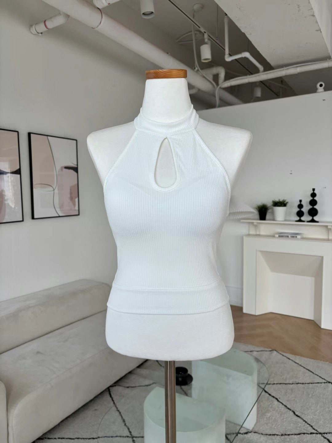 Halterneck top with pad