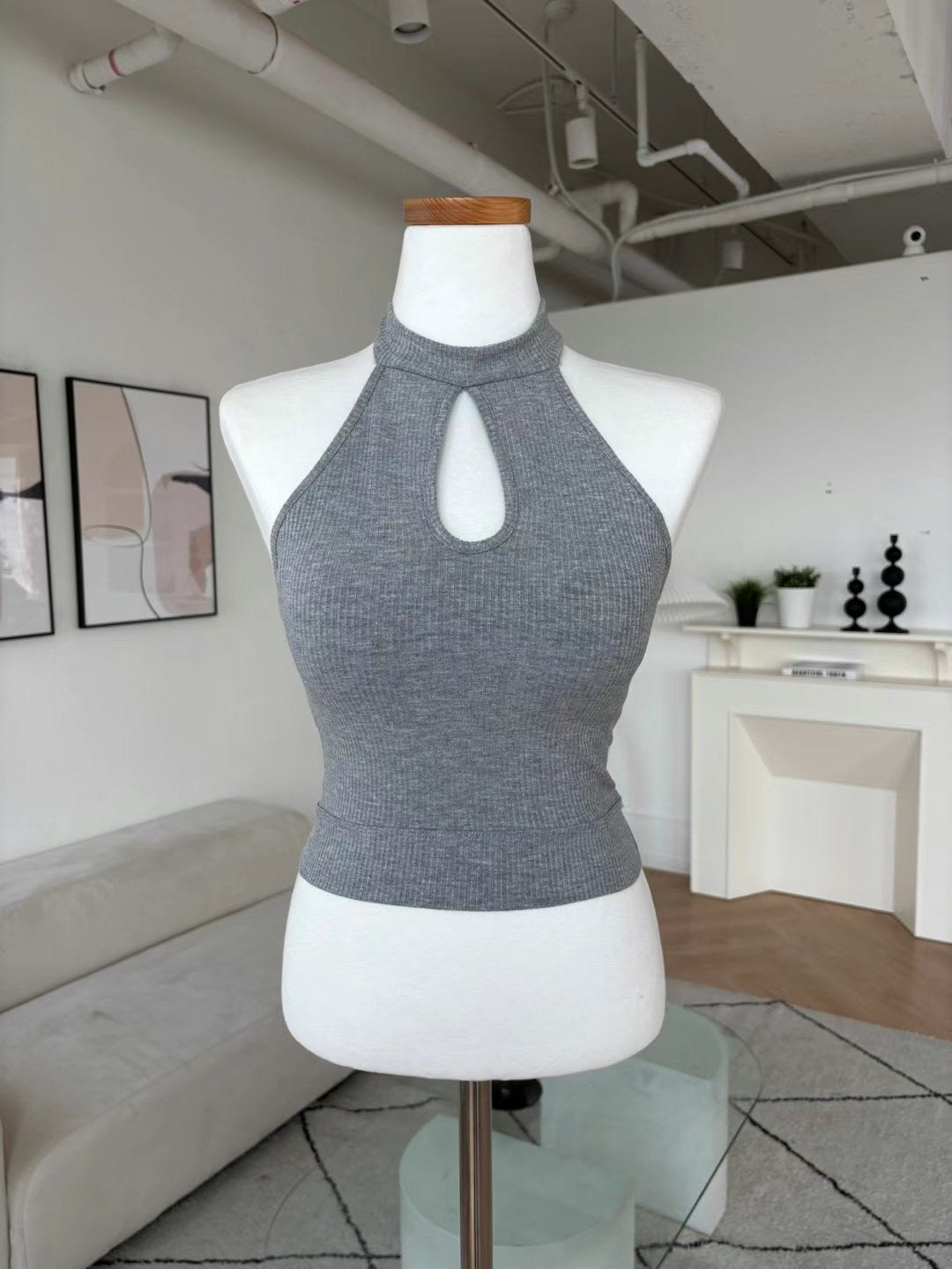 Halterneck top with pad