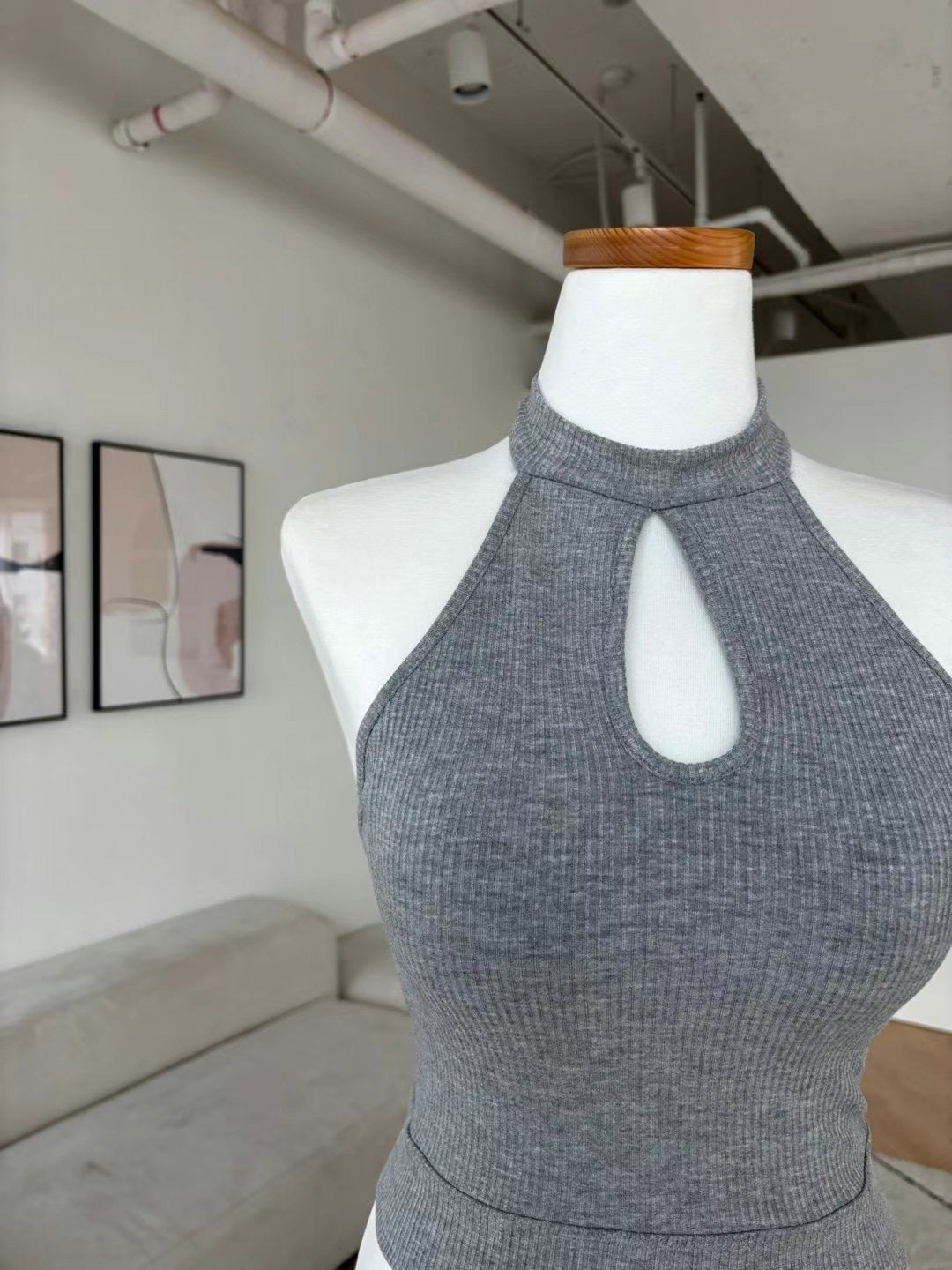 Halterneck top with pad