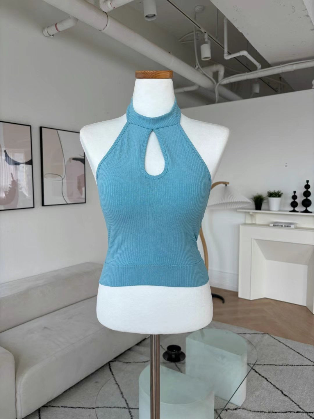 Halterneck top with pad