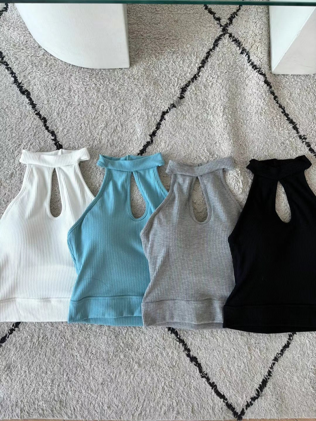 Halterneck top with pad