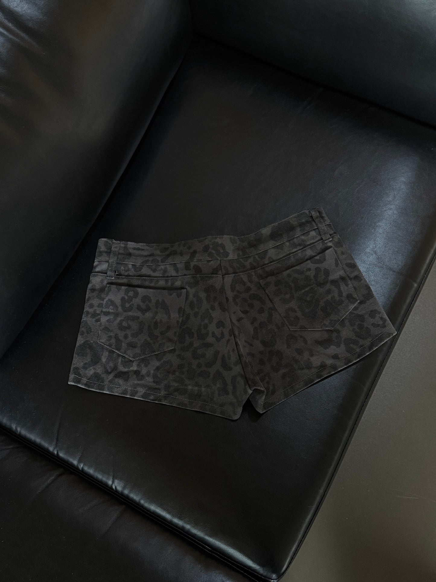 [ BEST! ] Leopard Shorts