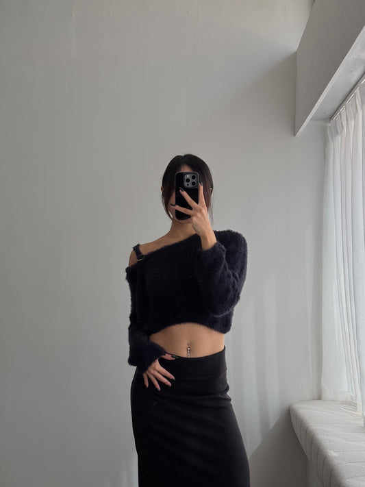 COME BACK! Fluffy One Shoulder Top